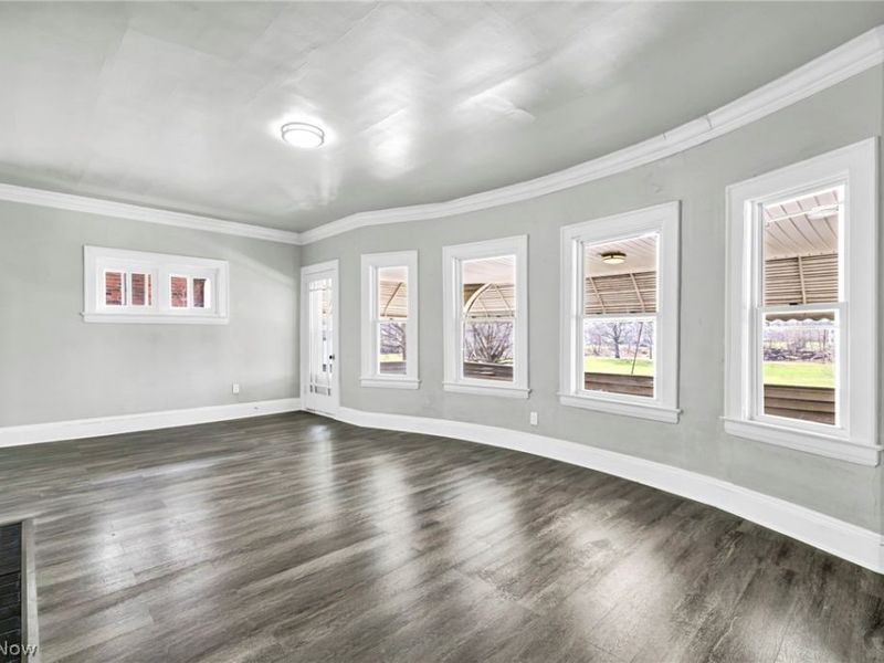 929 Thornhill Drive, Cleveland, OH 44108 Photo 5