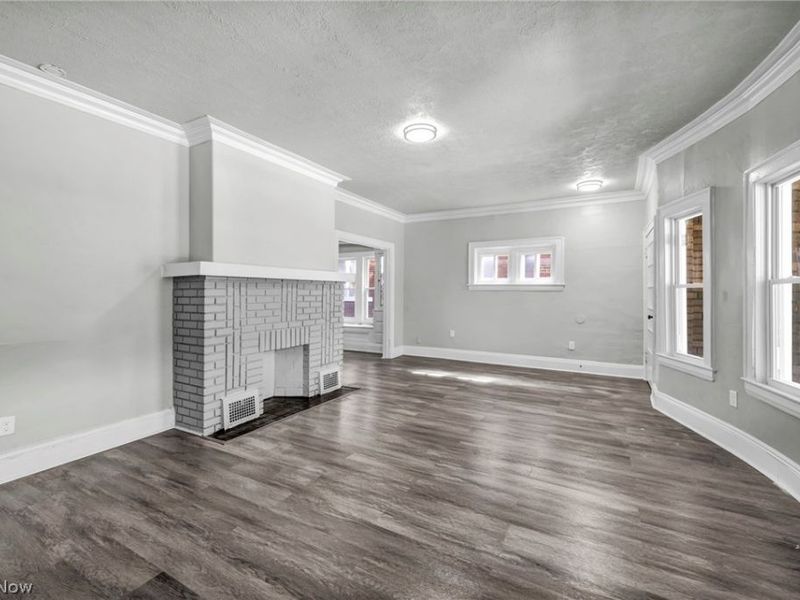 929 Thornhill Drive, Cleveland, OH 44108 Photo 7