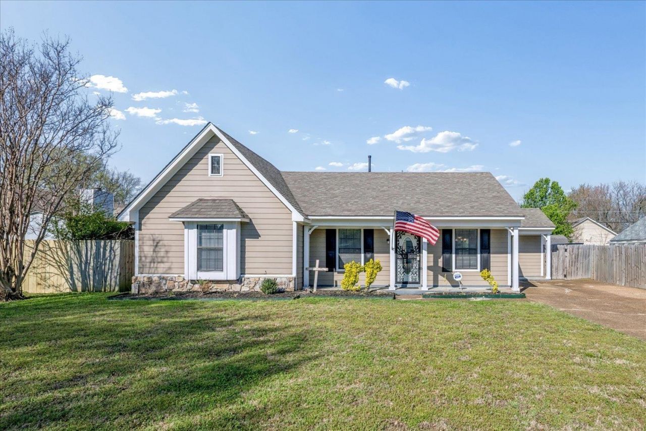 2565 LAKESIDE DR Memphis, TN 38133