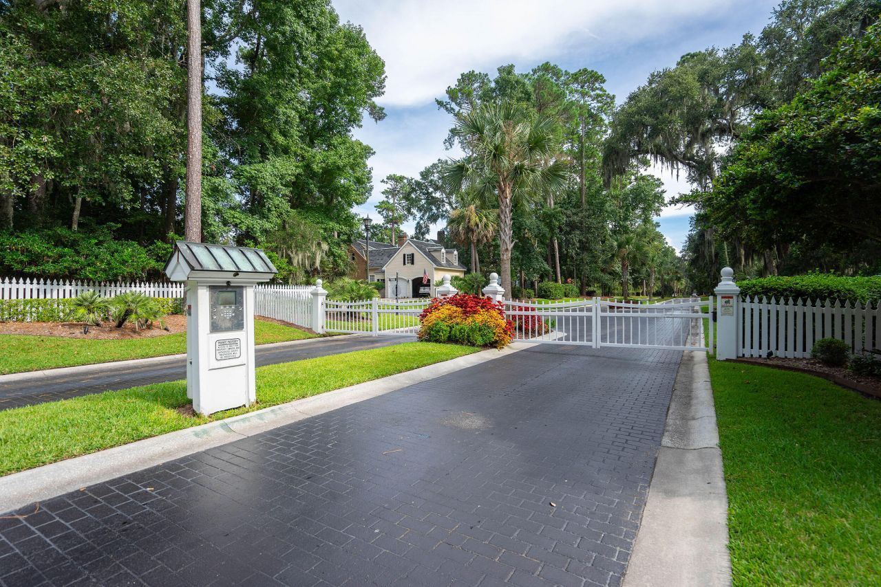 340 De La Gaye Point Photo 10