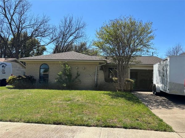 400 Harris Drive , Crowley, TX 76036