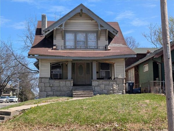 4201 S Benton Avenue, Kansas City, MO 64130