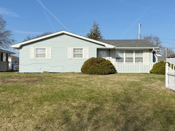 2406 11th Street , Silvis, IL 61282