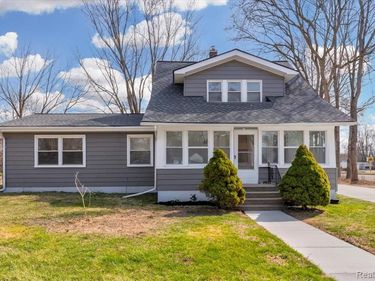 40 Burbank, Ypsilanti, MI 48198
