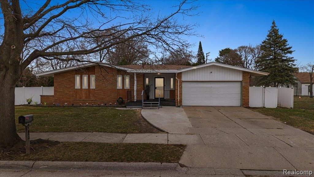 21076 Masch Avenue, Warren, MI 48091 Main Photo