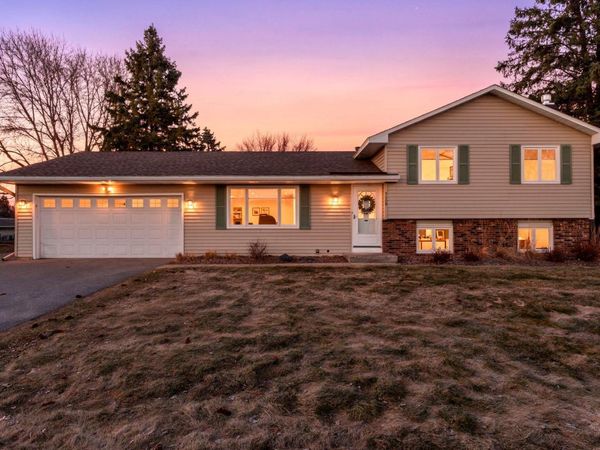 5609 Upper 136th Street Court W, Apple Valley, MN 55124