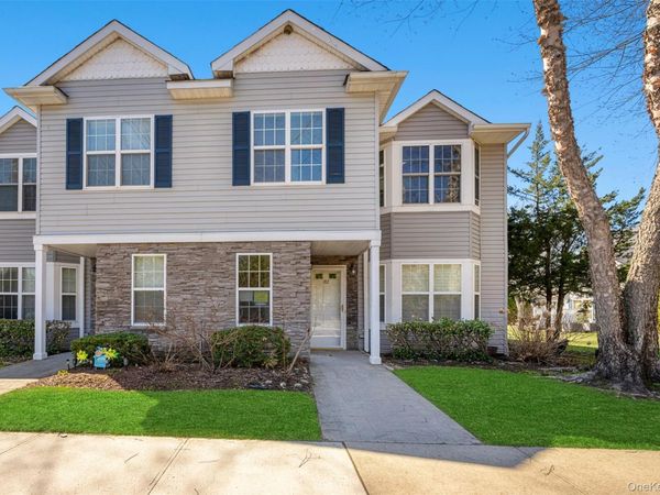 108 Maya Circle , Central Islip, NY 11722