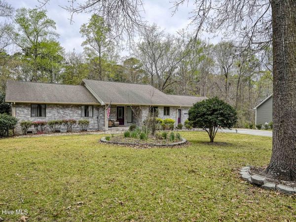 206 Ravenswood Road, Hampstead, NC 28443