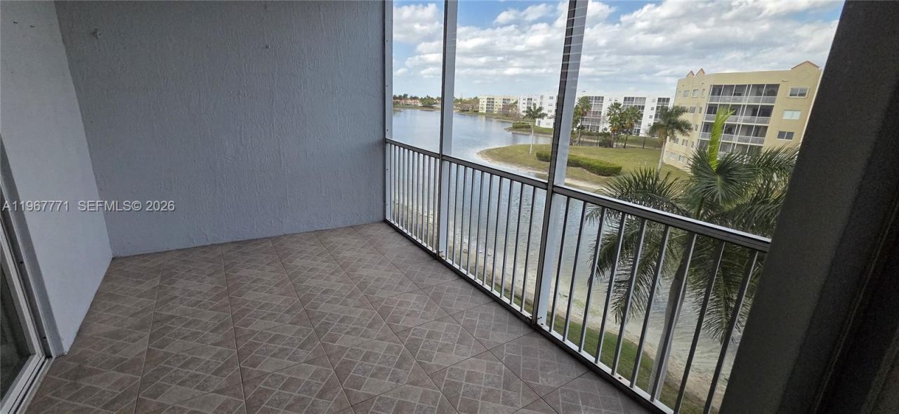 10700 NW 66th St , Unit 414, Doral, FL 33178 Photo