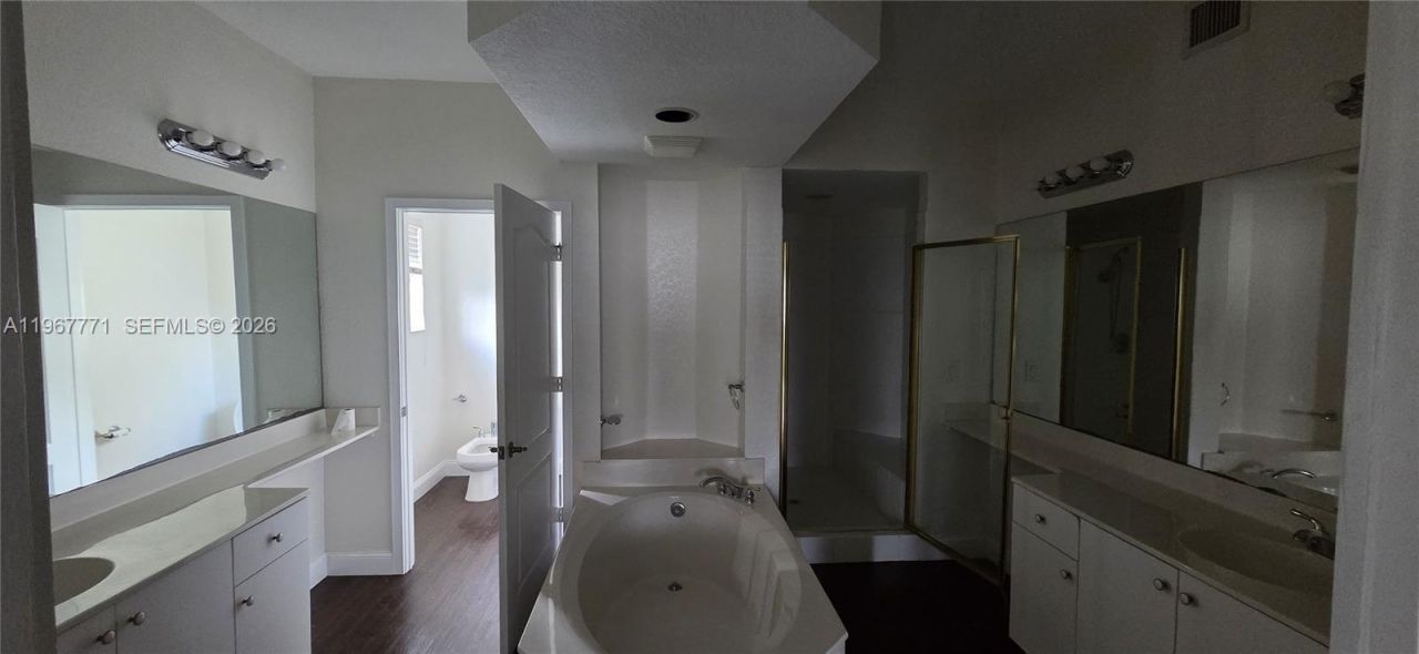 10700 NW 66th St , Unit 414, Doral, FL 33178 Photo