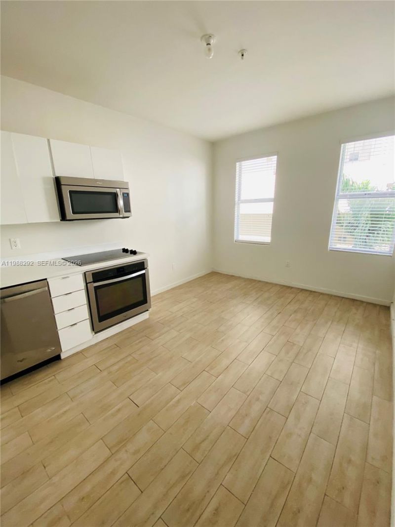 1611 Meridian Ave , Unit 305, Miami Beach, FL 33139 Photo