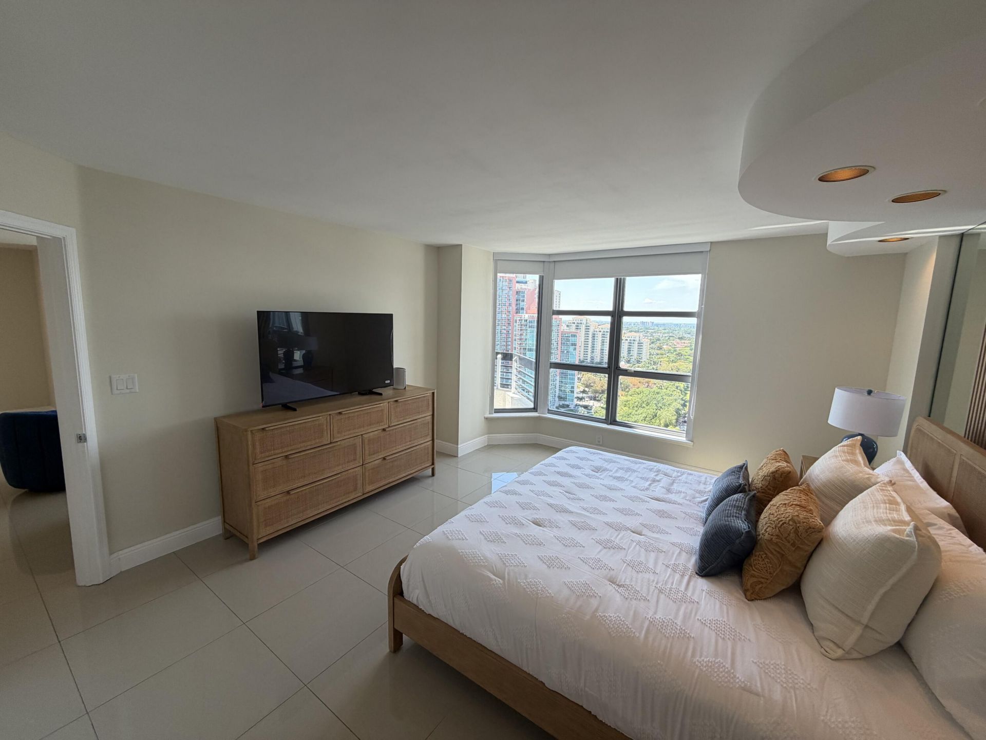 3530 Mystic Pointe Drive, Unit 2303, Aventura, FL 33180 Photo