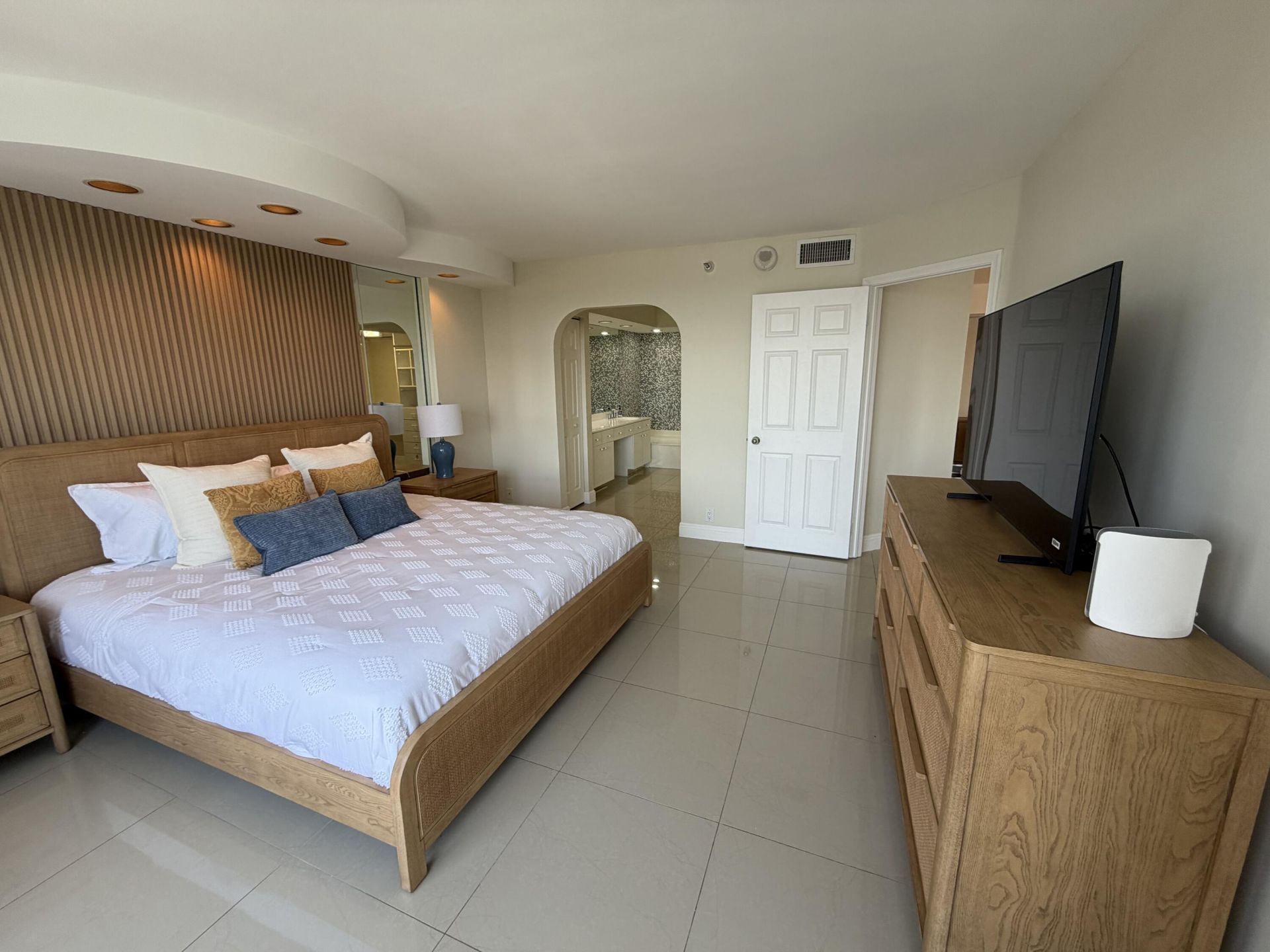 3530 Mystic Pointe Drive, Unit 2303, Aventura, FL 33180 Photo