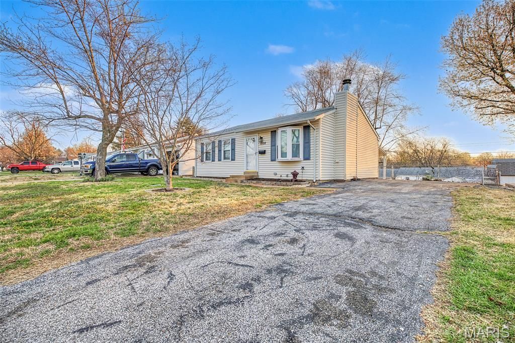 12128 Fleetwood Place, Maryland Heights, MO 63043 Main Photo