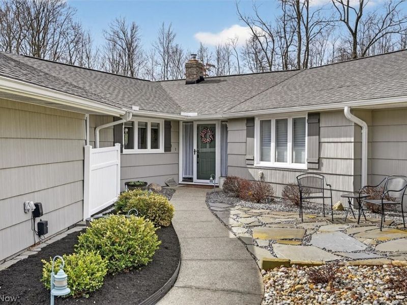 19825 Deer Run Lane, Strongsville, OH 44149 Photo 3