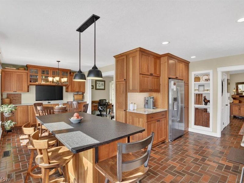 19825 Deer Run Lane, Strongsville, OH 44149 Photo 4