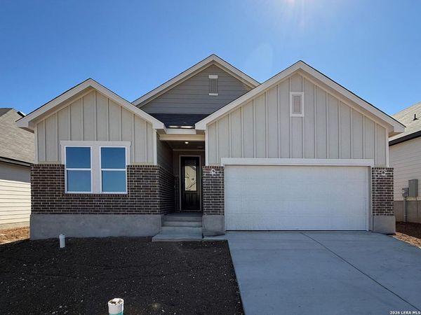 310 Brood Dr, Adkins, TX 78101