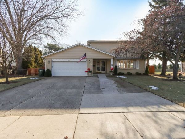 2019 E Avon Lane , Arlington Heights, IL 60004