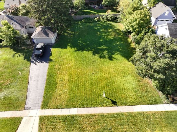 114 W Prairie Avenue , Wheaton, IL 60187