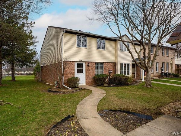 228 Stepping Stone Lane, Orchard Park, NY 14127
