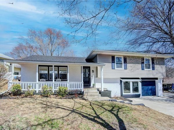 311 SW Pinnell Drive, Lee's Summit, MO 64081