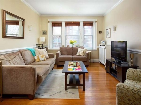 550 Centre Street, Unit 8, Boston, MA 02130