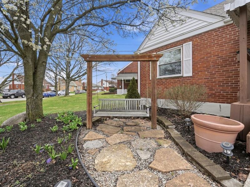 1216 Alwil Drive, Cincinnati, OH 45215 Photo 2