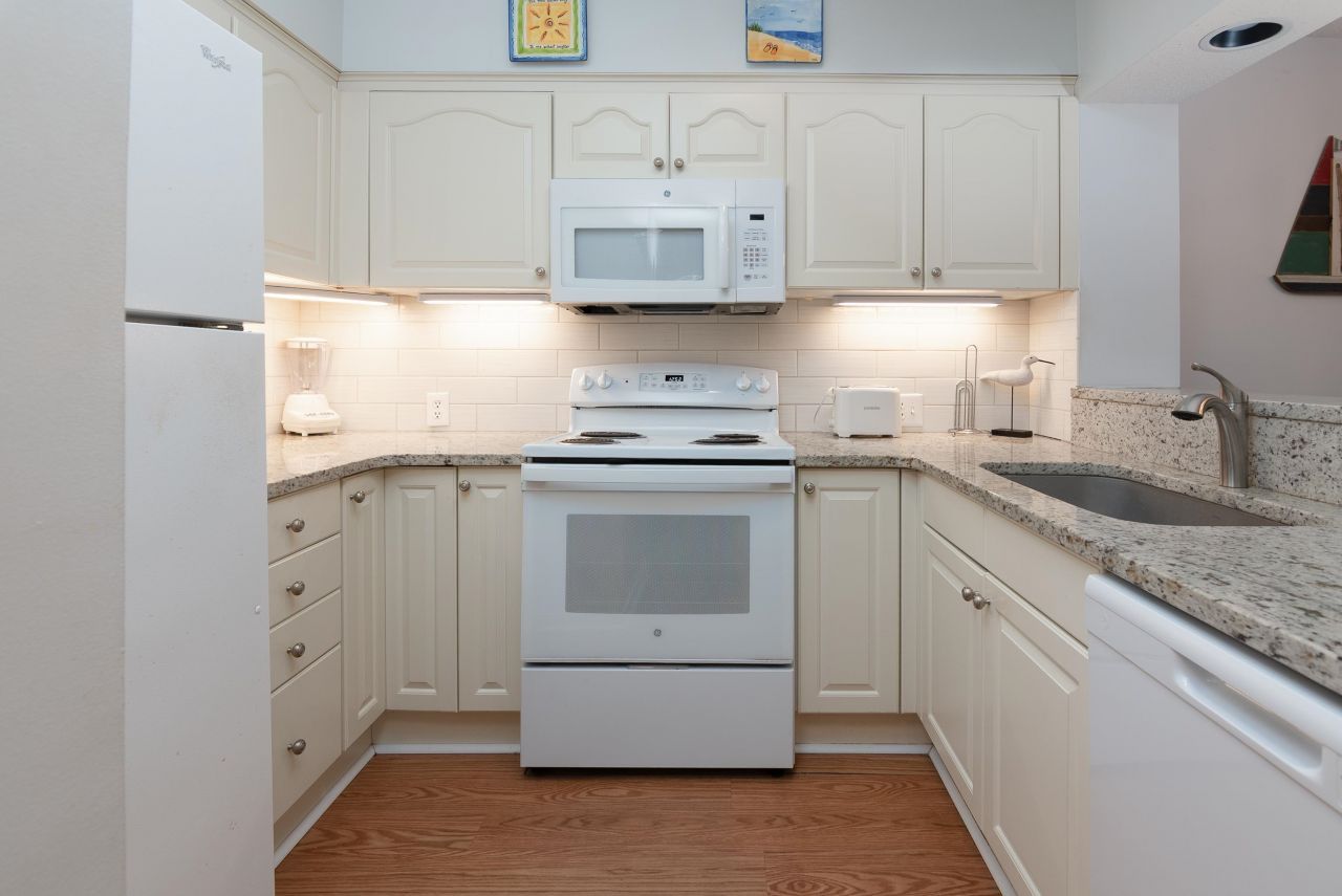 410 Melrose Pl.  Photo 15