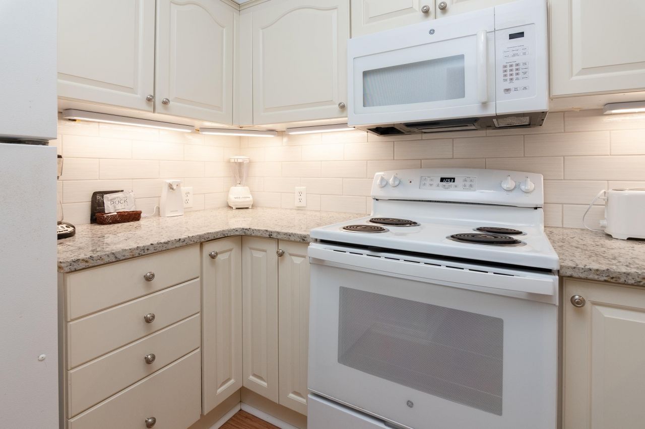 410 Melrose Pl.  Photo 16