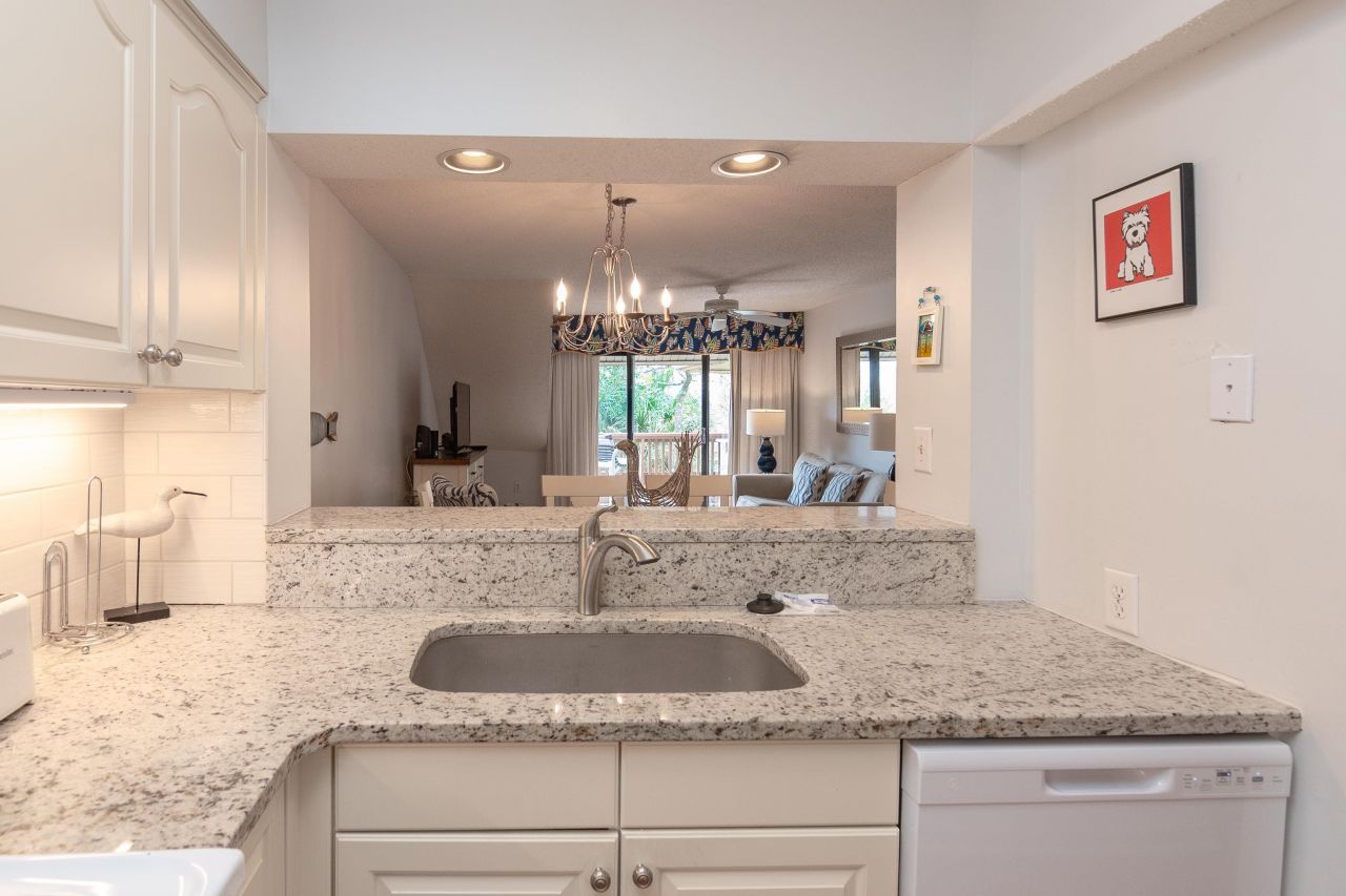 410 Melrose Pl.  Photo 17