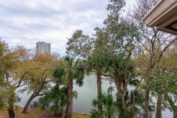 410 Melrose Pl.  photo 4