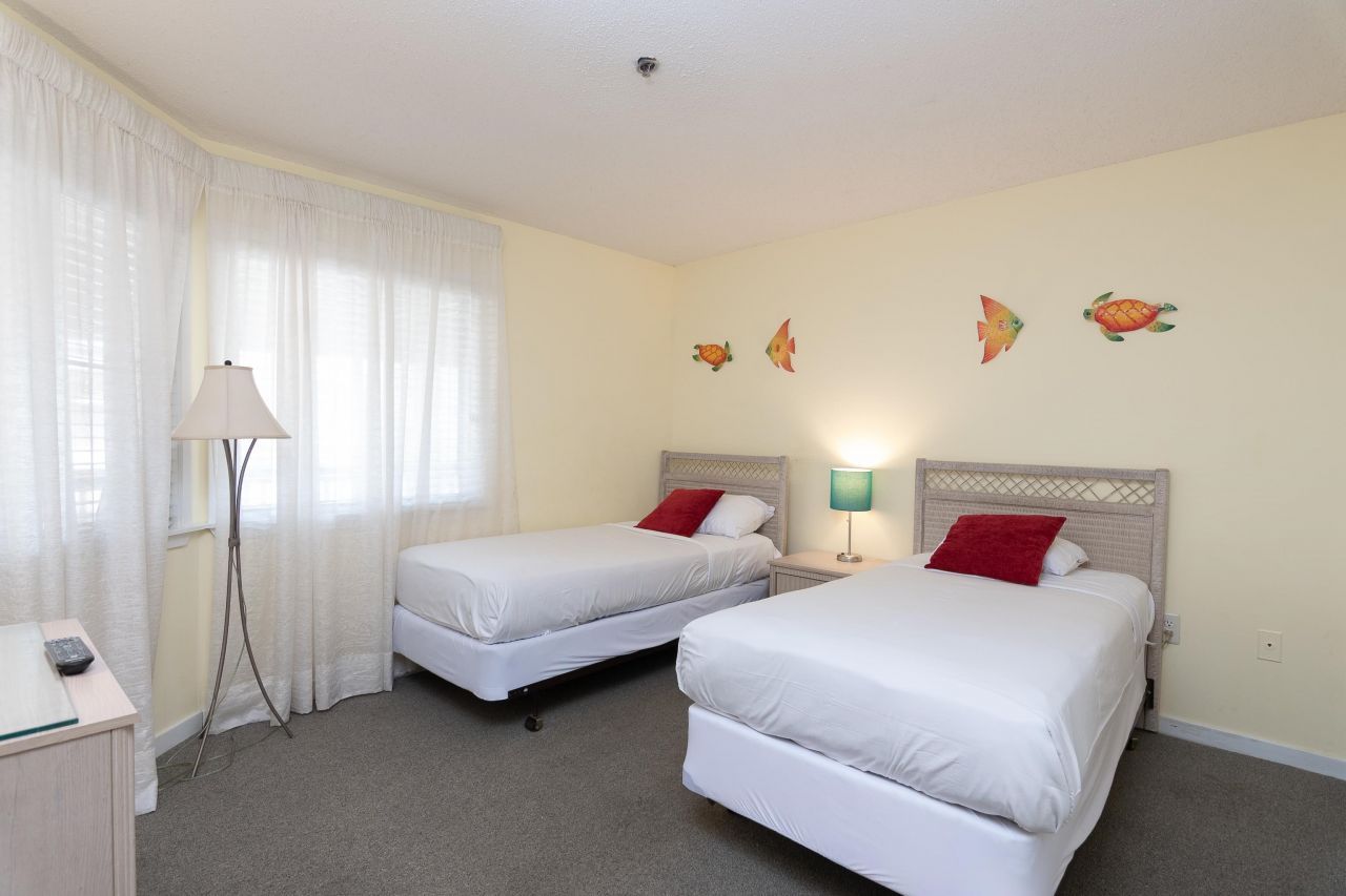 410 Melrose Pl.  Photo 24