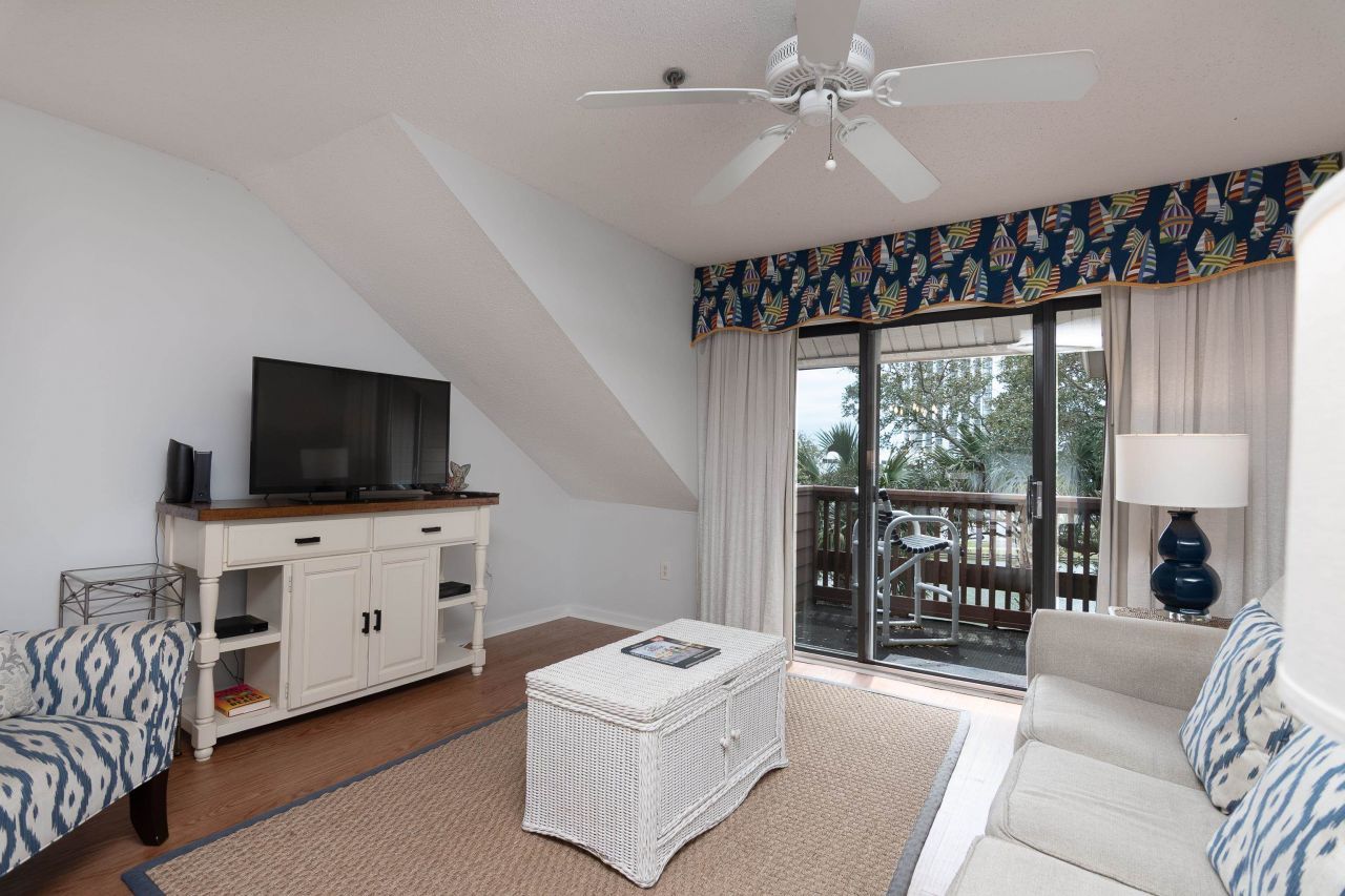 410 Melrose Pl.  Photo 9