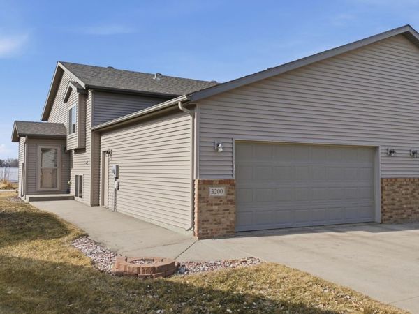 3200 7th Avenue N, Moorhead, MN 56560