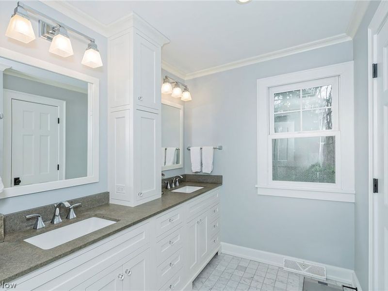 449 N Main Street , Chagrin Falls, OH 44022 Photo 24