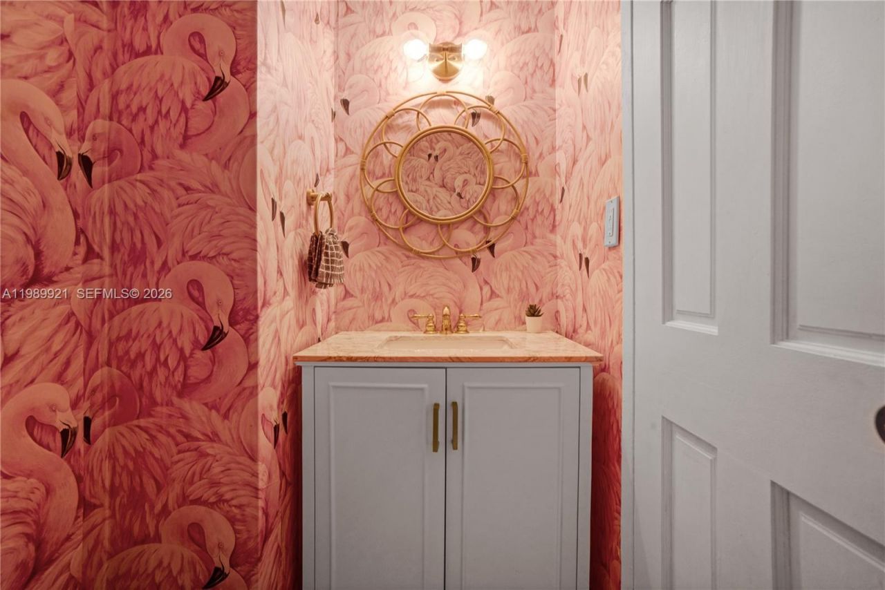 2899 Collins Ave, Unit 847, Miami Beach, FL 33140 Photo