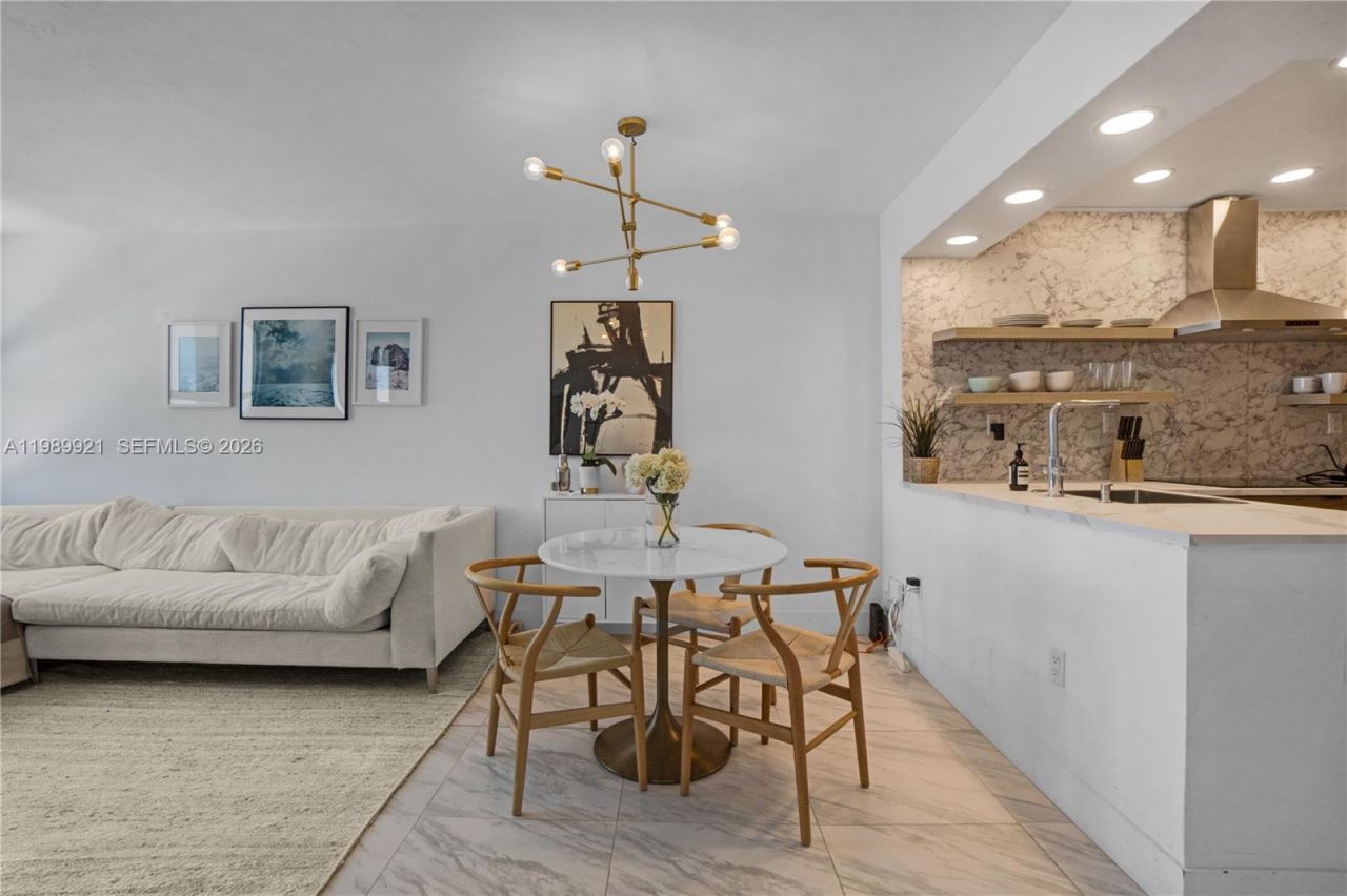 2899 Collins Ave, Unit 847, Miami Beach, FL 33140 Photo