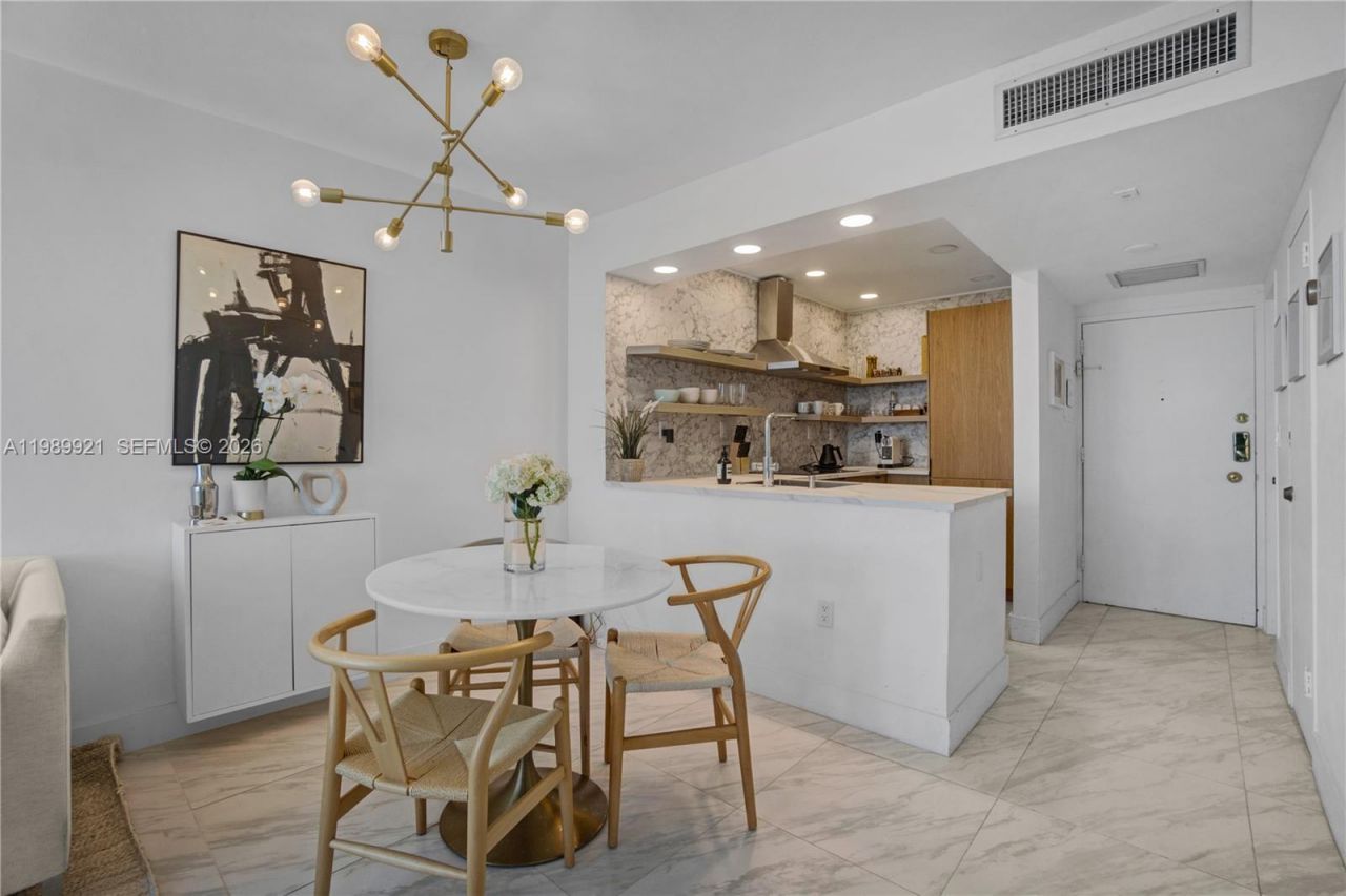 2899 Collins Ave, Unit 847, Miami Beach, FL 33140 Photo