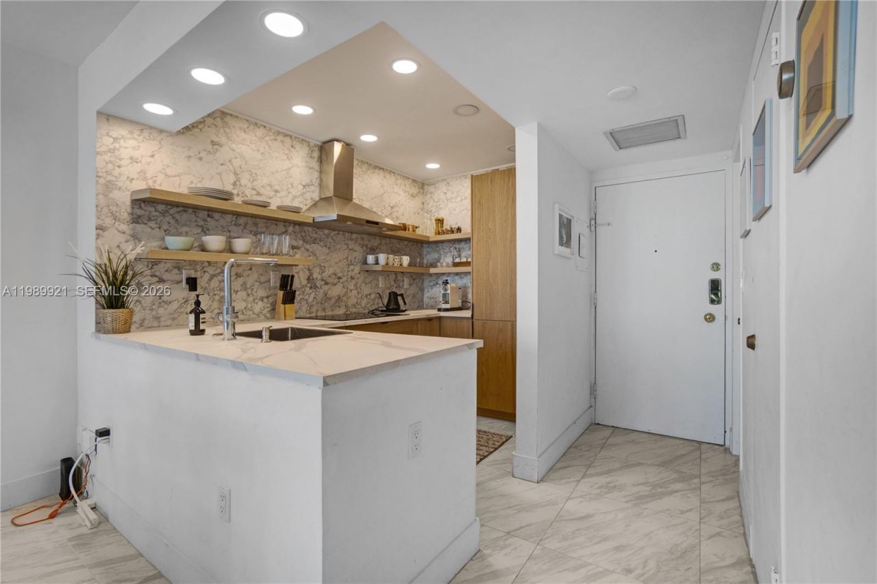 2899 Collins Ave, Unit 847, Miami Beach, FL 33140 Photo