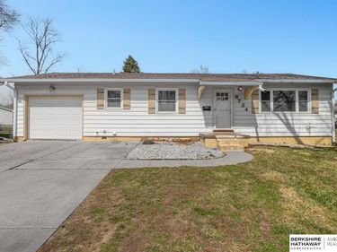 8724 Park View Boulevard , Omaha, NE 68128