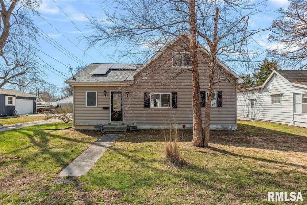 1019 W Jefferson Street, Auburn, IL 62615 Main Photo