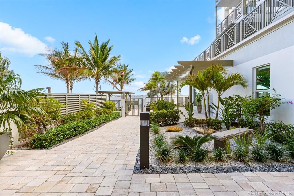 41 SW Seminole Street, Unit 307, Stuart, FL 34994 Photo