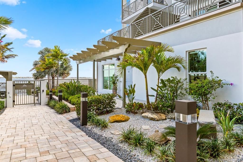 41 SW Seminole Street, Unit 307, Stuart, FL 34994 Photo