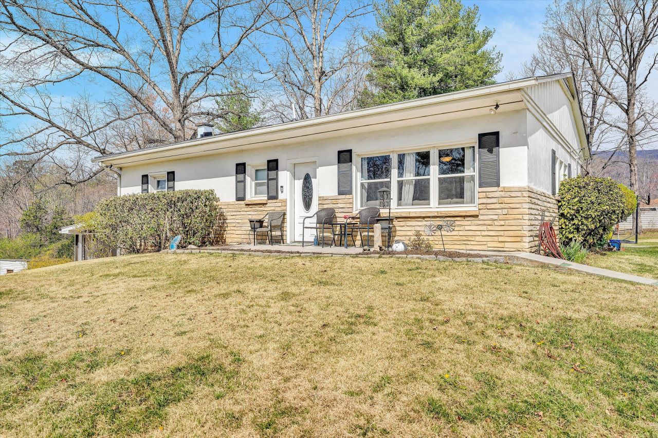 401 Southview Dr, Salem, VA 24153 Main Photo