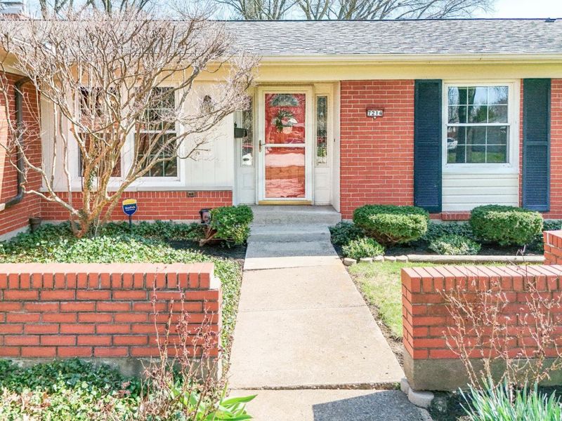 7214 Greenfarms Drive, Springfield Twp., OH 45224 Photo 2