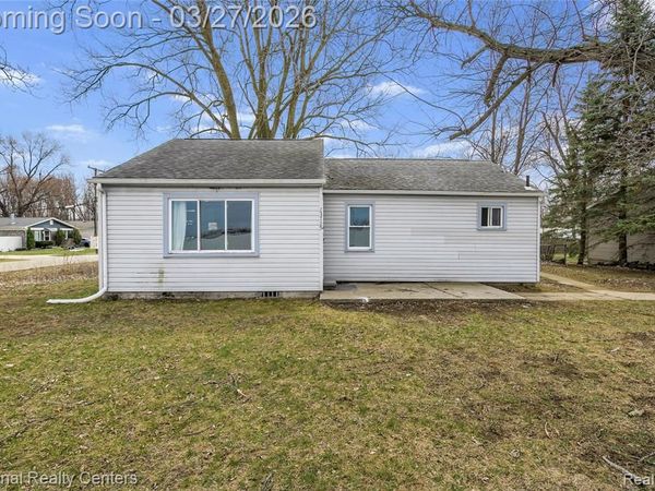 23725 Bredow Avenue, Brownstown Twp, MI 48174