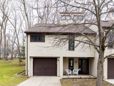 37 Tunbridge Walke, East Aurora, NY 14052