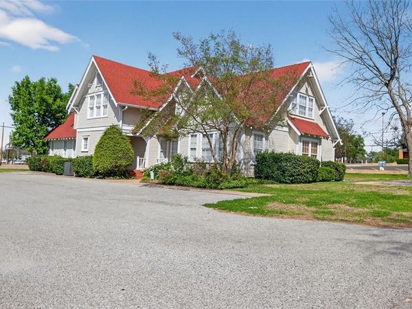 214 E College Street , Athens, TX 75751