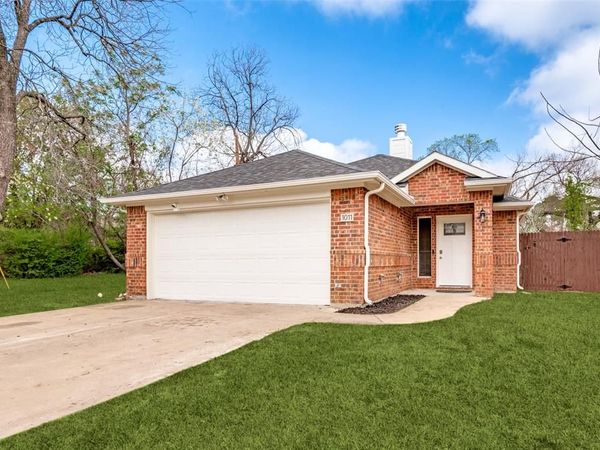 1011 Houston Street, Arlington, TX 76012