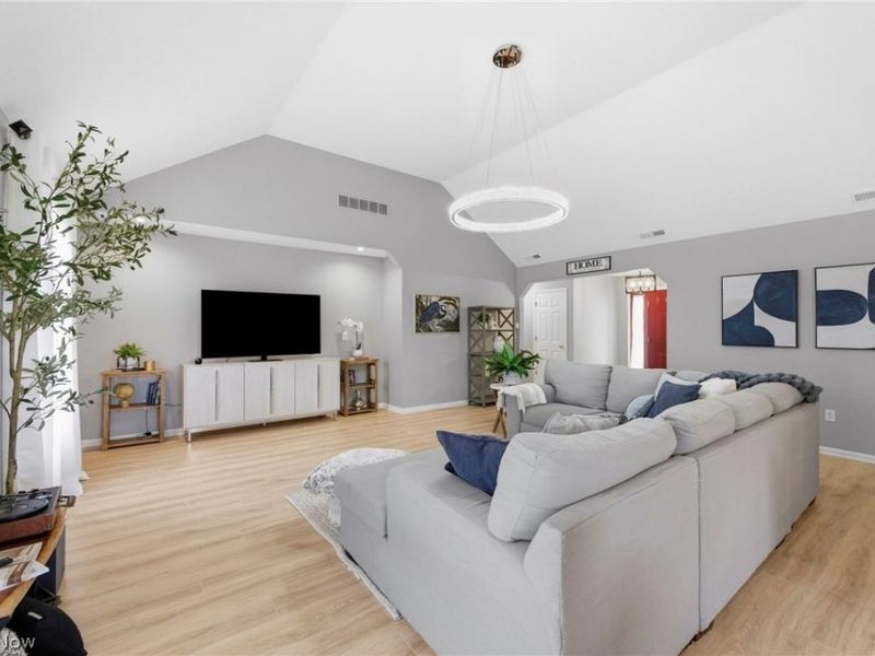 39292 Camelot Way, Avon, OH 44011 Photo 12